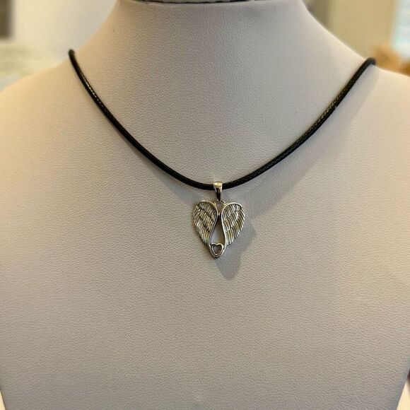 Sterling Silver Angel Wings Heart Necklace Pendant New - Picture 4 of 4